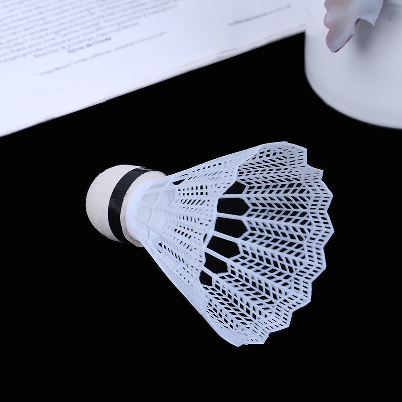 プラスチック製バドミントンシャトルコック、12個、練習用軽量 - Feather Shuttlecock のレビューと価格